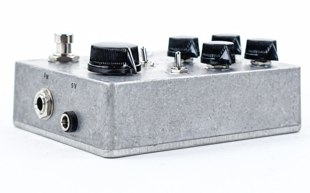 Fairfield Circuitry Meet Maude Analogue Delay | The Fellowship of